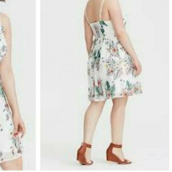 NWT! Floral dress with crochet accents - Picture 7 of 7